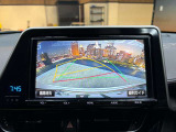 【バックカメラ】運転席から画面上で安全確認ができます。駐車が苦手な方にもオススメな便利機能です。