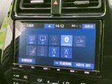 多様なメディアに対応したオーディオシステムで、車内を快適なエンターテインメント空間に演出できます。お好みの音楽で、心地よいドライブをお楽しみください。