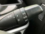 操作しやすいウインカーレバーで、安全な車線変更をサポート。直感的な操作感で、スムーズな運転をアシストします。