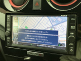 使いやすい地図画面は、目的地へのナビゲーションをサポートします。安全運転に役立つ情報も表示されます。