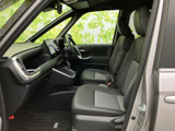 ドライバーの視界を確保した、見やすいインストルメントパネル。運転に必要な情報を、的確に把握できます。