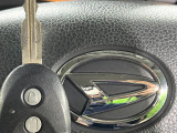 【キーレス】少し離れた場所からでもボタン一つでドアの開錠・施錠ができるのでとっても便利!ドアの鍵穴周りに傷をつけることもありません♪