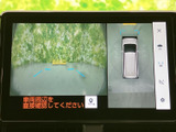 後方状況を安全確認できるモニター。狭い道や駐車時にも安心です。運転支援機能として、より安全な運転をサポート。