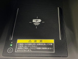 【おくだけ充電】おくだけでスマートフォンが充電可能。ドライブ中置き場所に困るスマートフォンを充電もできて一石二鳥な装備です♪