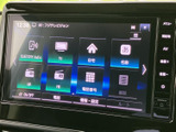 画面にはテレビやBluetooth Audio、電話、ルートなどのメニューが並び、目的の項目を確認しやすい構成です。表示を見ながら選べるため、日々の移動を便利にサポートします。