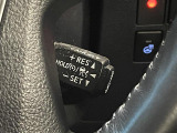 【レーダークルーズコントロール】従来のクルコンの機能に加え、先行車に接近すると、安全な車間距離を保ちながら先行車の車速に合わせ追従するシステム。