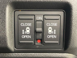 【両側パワースライドドア】スマートキーや運転席のスイッチで後席両側スライドドアの開閉が可能♪電動だから力を入れてドアを開ける必要が無く、小さなお子様でも簡単に開け閉めでき快適です♪