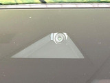 【スマートブレーキサポート】走行中に前方の車両等を認識し、衝突しそうな時は警報とブレーキで衝突回避と被害軽減をアシスト。より安全にドライブをお楽しみいただけます。
