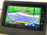 【バックカメラ】駐車時に後方がリアルタイム映像で確認できます。大型商業施設や立体駐車場での駐車時や、夜間のバック時に大活躍!運転スキルに関わらず、今や必須となった装備のひとつです!