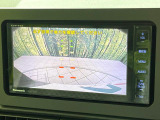 【バックカメラ】駐車時に後方がリアルタイム映像で確認できます。大型商業施設や立体駐車場での駐車時や、夜間のバック時に大活躍!運転スキルに関わらず、今や必須となった装備のひとつです!