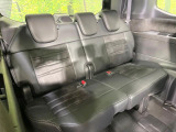 床下収納式のサードシートです。座席部分をコンパクトに収納でき、広大な荷室スペースとしてお使いいただけます!乗車人数や荷物の量など利用シーンに合わせて3列目を有効活用でき、とっても便利♪