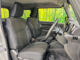運転席シート廻りは使用感も少なく、良好な状態となっています。前オーナー様が丁寧に使っていたことがよくわかりますね。