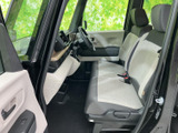 運転しやすいポジションで、快適なドライビングをサポートします。視界も広く、周囲の状況を把握しやすい設計です。安全運転をサポートします。