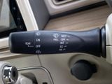 雨天時の視界を確保し、安全な運転をサポート。操作も簡単で、状況に合わせて調整できます。クリアな視界で快適なドライブを。