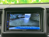 後方確認をサポートするモニターが、安全な運転をアシスト。駐車時の不安を軽減し、よりスムーズな運転を可能にします。