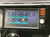 音源の選択画面にはCDやラジオなどの項目が並び、聴きたい音源を画面で確認できます。複数の再生方法を使い分けられるため、通勤や休日のお出かけなど日常の移動に便利です。