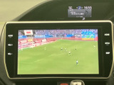 停車中にテレビや映像コンテンツを楽しめます。長距離移動の際の休憩時間に、家族で映画鑑賞はいかがでしょう。快適な時間を過ごせます。