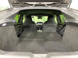 普段のお買い物や通勤、送迎等に十分な荷室スペースを確保しております。セカンドシートを倒すと、大きな荷物の積載も可能です♪