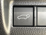 【パワーバックドア】スマートキーや運転席のボタンを押すだけでリアゲートが自動で開閉します!荷物を持っている時や、高い位置にあるバックドアを閉める際に便利な機能です♪
