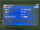 ラジオやBluetooth Audio、HDMI、テレビなど、複数の音源・入力項目が一覧で表示されます。使いたい項目を画面で確認して選べるため、日常の利用シーンに合わせやすい装備です。