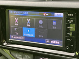 AM・FMやディスク、SD、Bluetoothなど、複数の音源を画面から選べます。使いたい項目が一覧で表示されるため、目的に合わせて選びやすい構成です。