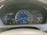 視認性の高いメーターデザインで、運転状況が一目で確認できます。必要な情報を効率的に把握し、安全運転をサポートします。