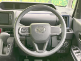 インテリアに合わせたデザインのステアリングは、運転される方のことも考え、運転しやすい形状、大きさです。是非一度、実際に触ってお確かめください。