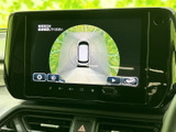 車両後方の状況をわかりやすく表示。狭い駐車場でも、安全かつスムーズな駐車をサポートします。初心者の方でも安心です。