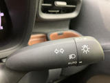 操作しやすいレバー類は、直感的に操作できます。スムーズな操作性で、安全な運転をサポートします。
