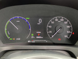 一目で情報が確認できるメーターパネル。運転に必要な情報を分かりやすく表示します。視認性の高いデザインで、安全運転をサポートします。