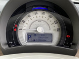 視認性の高いメーターで、運転状況をしっかり把握。速度や回転数を一目で確認でき、安全運転をサポートします。運転に集中できますね。
