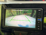 【バックカメラ】駐車時に後方がリアルタイム映像で確認できます。大型商業施設や立体駐車場での駐車時や、夜間のバック時に大活躍!運転スキルに関わらず、今や必須となった装備のひとつです!
