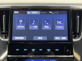 【純正10インチナビ】人気の大型10インチナビを装備。存在感のある大画面はインパクトも大!ナビ利用時のマップ表示は見やすく、テレビやDVDは臨場感がアップ!いつものドライブがグッと楽しくなります。