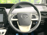 【純正革巻きステアリング】上質な革を使用することで、手にしっかり馴染みとても運転しやすいハンドルです♪