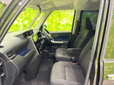 快適な運転環境を実現する室内空間。機能的なデザインで、運転に必要な情報を的確に把握できます。広々とした空間で、安全運転をサポートします。