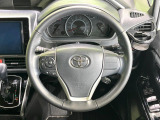 【ステアリングスイッチ】運転中、前方から目線をそらすことなく、オーディオ等の操作が可能な便利機能!安心&快適なドライブを演出してくれます♪