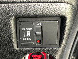 【パワースライドドア】スマートキーや運転席のスイッチでスライドドアの開閉が可能♪電動だから力を入れてドアを開ける必要が無く、小さいお子様でも、重い荷物を持っている時もラクに開け閉めできます♪