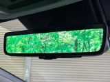 【デジタルインナーミラー】後席の大きな荷物や同乗者で後方が確認しづらい時でも安心!カメラが撮影した車両後方の映像をルームミラー内に表示。クリアな視界で状況の確認が可能です!