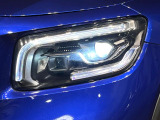●LEDヘッドライト:夜間走行時も良好な視界を確保し安心して運転できる高輝度LEDヘッドライトを装備!点灯速度が早く、消費電力も抑えられています。