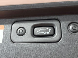 【パワーバックドア】スマートキーや運転席のボタンを押すだけでリアゲートが自動で開閉します!荷物を持っている時や、高い位置にあるバックドアを閉める際に便利な機能です♪
