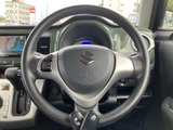 握りやすいステアリングで、快適な運転操作をサポートします。操作性も良く、スムーズなハンドリングを実現します。運転の楽しさを感じてください。