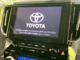 【メーカー純正9型ナビ】インテリアに溶け込むスタイリッシュな「専用設計」メーカーナビを装備♪視認性や操作性など基本性能にも優れ、より上質なカーライフをお楽しみいただけます。