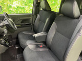 ドライバーの視界を妨げない、広々とした室内空間。運転操作をサポートする快適な設計です。