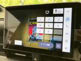 停止中に楽しめるTV機能は、休憩時間のエンターテイメントに最適。長距離移動も、退屈することなく快適に過ごせるでしょう。家族旅行にもおすすめです。