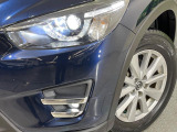 【LEDヘッドライト】悪天候や夜間走行時も良好な視界を確保し安心して運転できる高輝度LEDヘッドライトを装備!点灯速度が早く、消費電力も抑えられています。