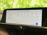 使いやすいインターフェースで、快適なドライブをサポートします。目的地設定や音楽再生もスムーズに行え、様々な機能を体験いただけます。