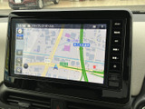 高精細な地図表示で、目的地までスムーズに案内します。渋滞情報もリアルタイムで確認でき、快適なドライブをサポートします。見やすさにこだわりました。