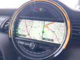 ●MINI純正ナビ:一体感のあるナビは、高級感ある車内を演出してくれます。Bluetooth再生などオーディオ機能も充実しておりますので、運転もより楽しめます♪
