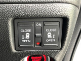 【両側パワースライドドア】スマートキーや運転席のスイッチで後席両側スライドドアの開閉が可能♪電動だから力を入れてドアを開ける必要が無く、小さなお子様でも簡単に開け閉めでき快適です♪
