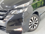 【LEDヘッドライト】悪天候や夜間走行時も良好な視界を確保し安心して運転できる高輝度LEDヘッドライトを装備!点灯速度が早く、消費電力も抑えられています。